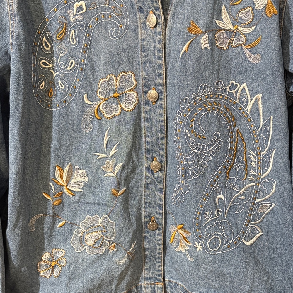 White Stag embroidered Denim Jacket. - Picture 6 of 6